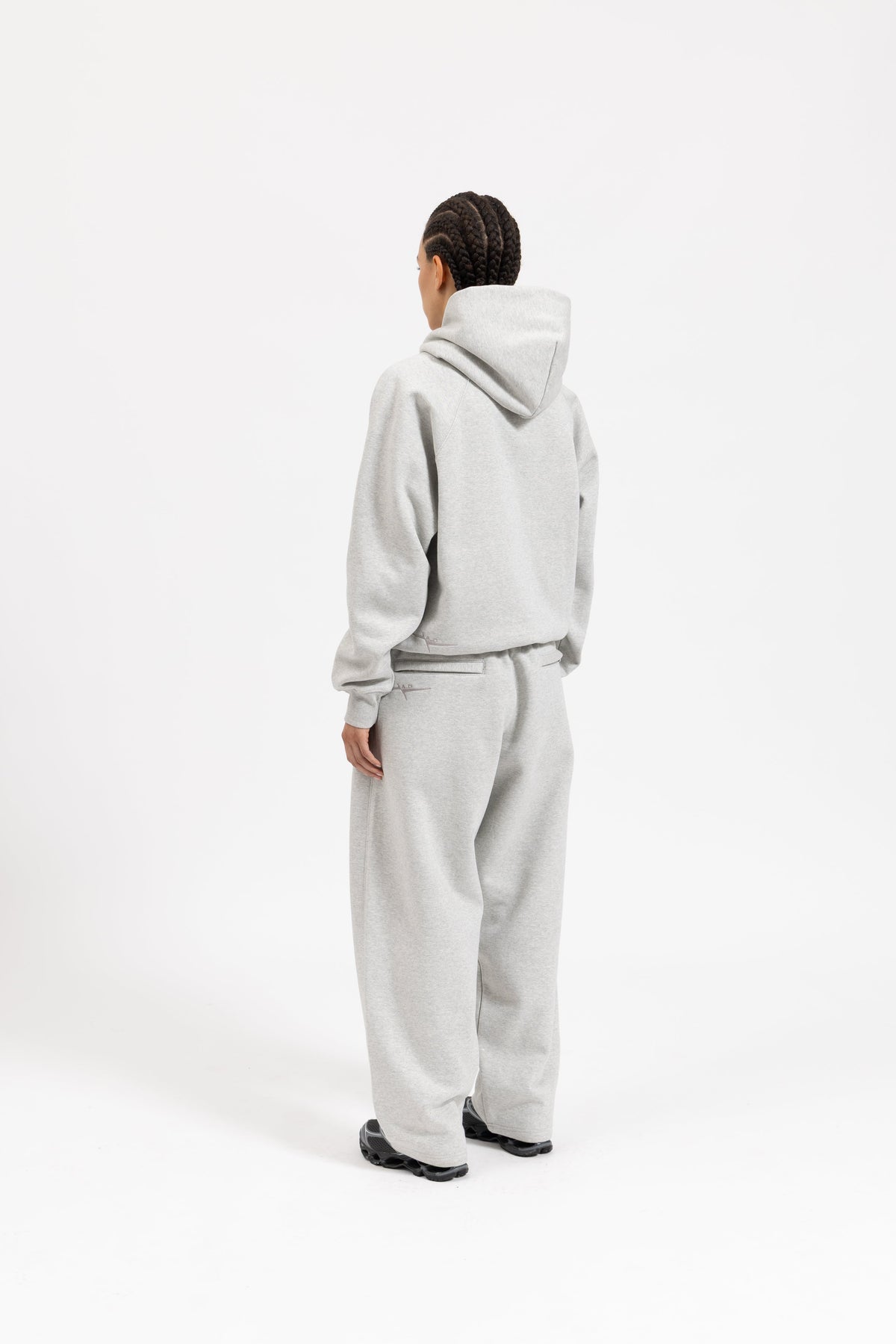 SIGNATURE ZIP-UP HOODIE - BLACK