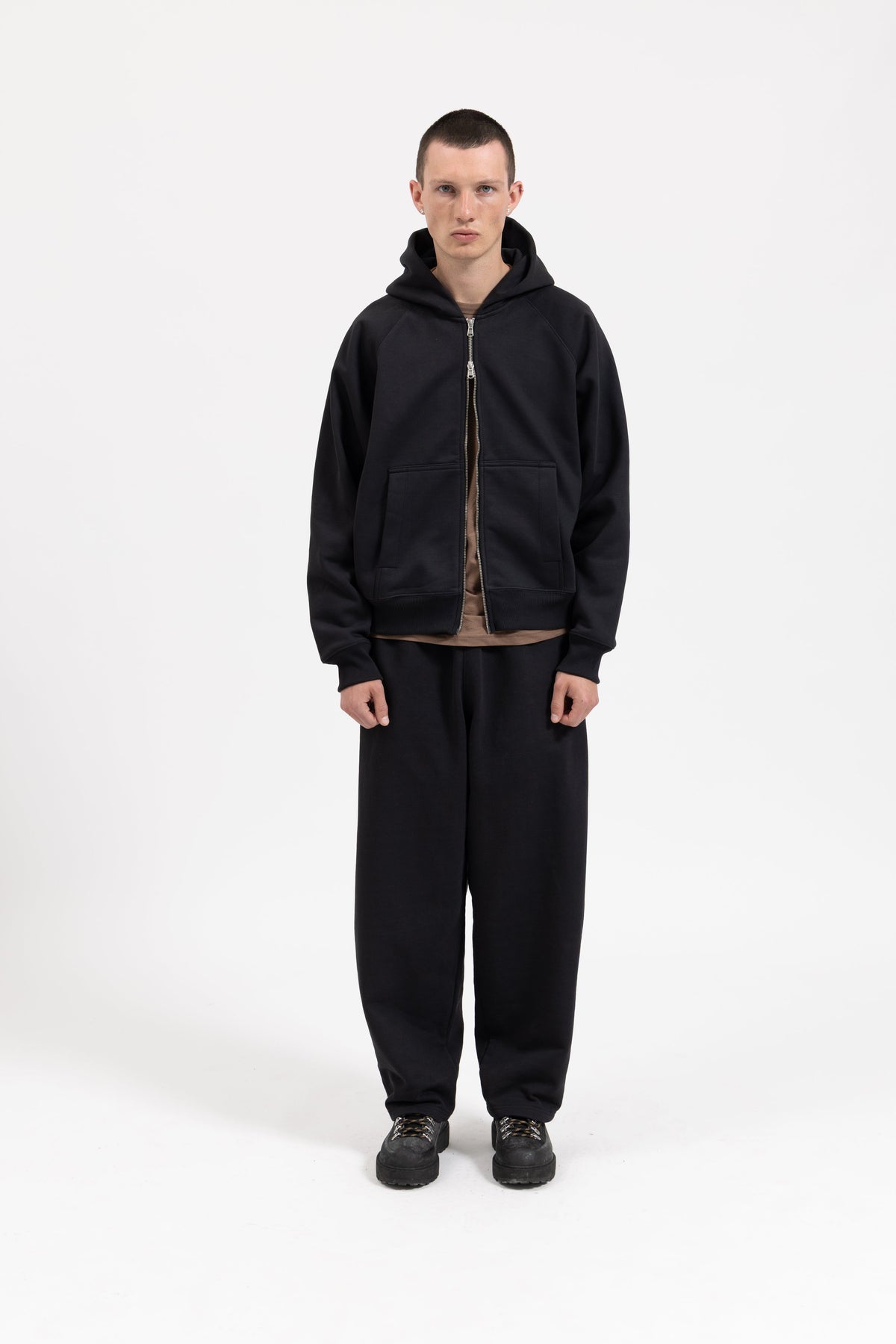 SIGNATURE ZIP-UP HOODIE - BLACK